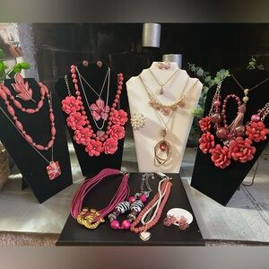 Pretty in pink! Mixed jewelry lot